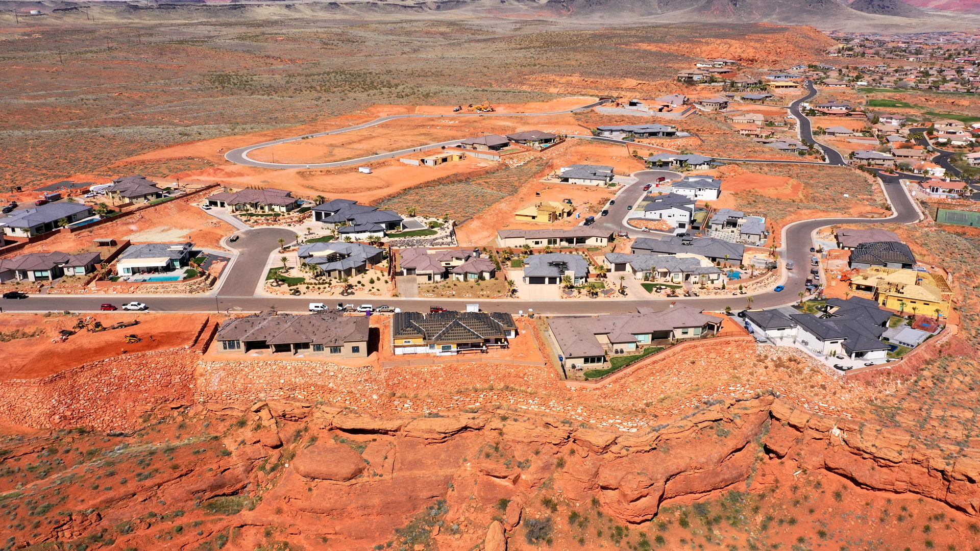 eagle-summit-luxury-homes | Save Thousands With Communnie.